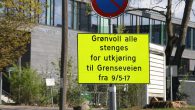    Det har de siste dagene kommet opp skilter om at Grønvoll allè på Ensjø / Helsfyr stenges for utkjøring i Grenseveien. Det et tre skilter som er satt opp […]